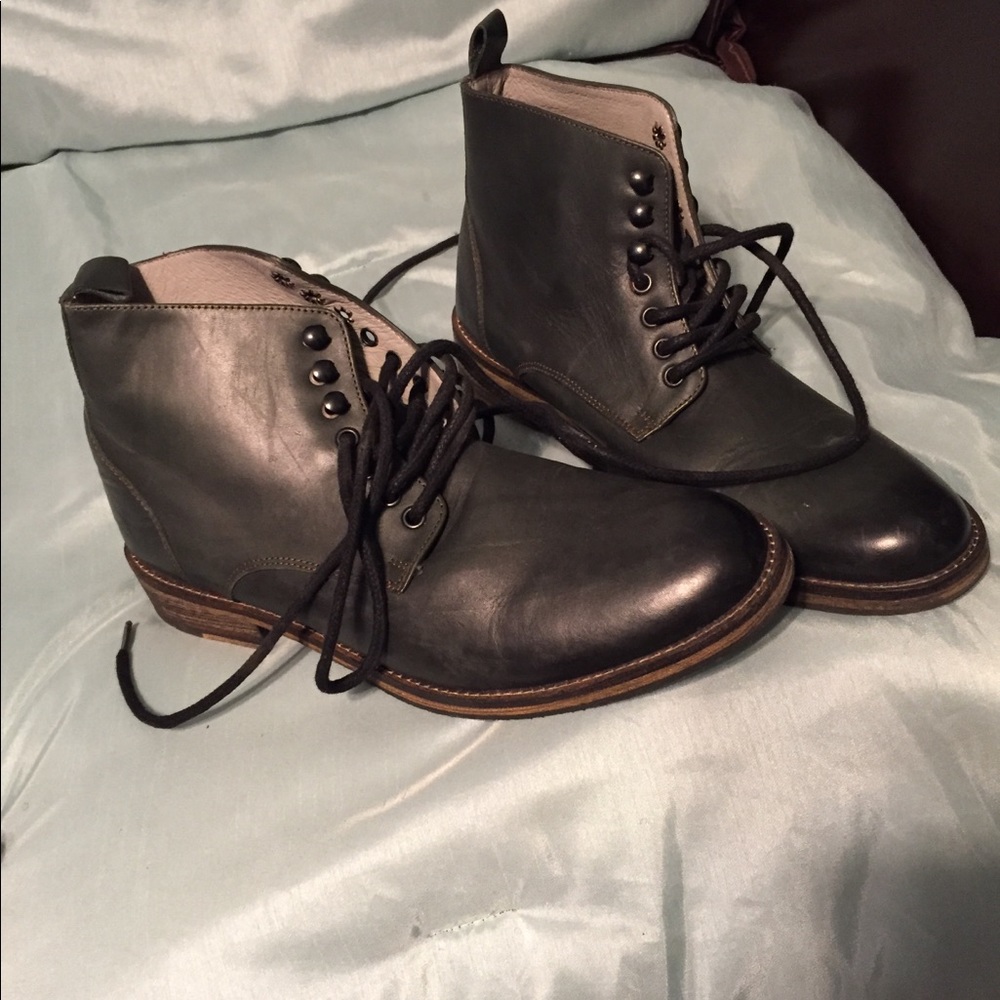 Size 9 brand new Call it spring boots